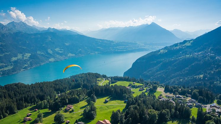 ST_16x9_Paragliding-Interlaken-2020_79205