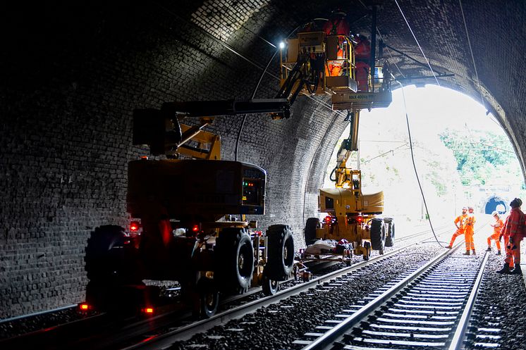 Engineers work between Welwyn and Hitchin to deliver ECDP, Network Rail (4)