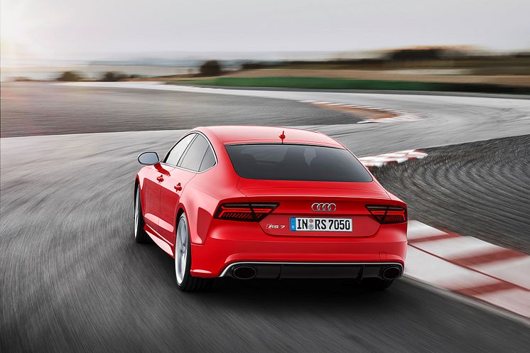 RS7 rear dynamic red