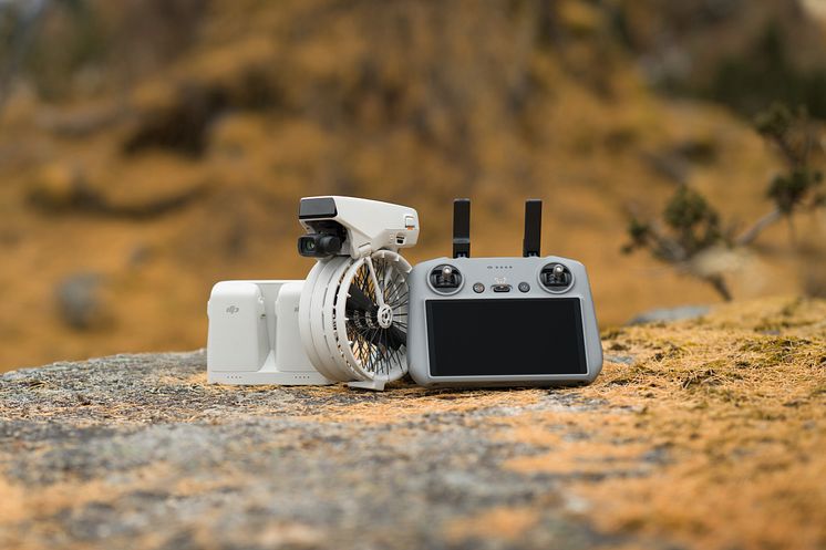 DJI FLIP_Fly More Combo_RC2_01.jpg