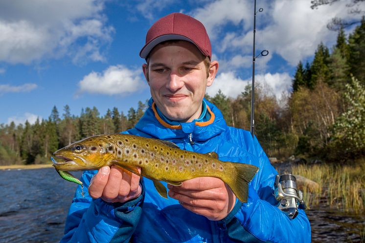 Lake fishing for trout near Hægebostad-Photo - M. Wendt  - VisitNorway.com.jpg