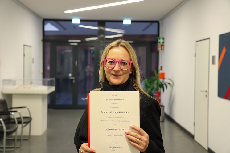Professur für „Ökonomie und Nachhaltigkeit“ verstetigt: Prof.in Dr.in Jantje Halberstadt 