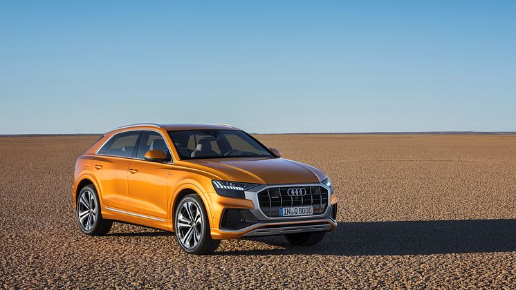 Audi Q8 (dragon orange) forfra