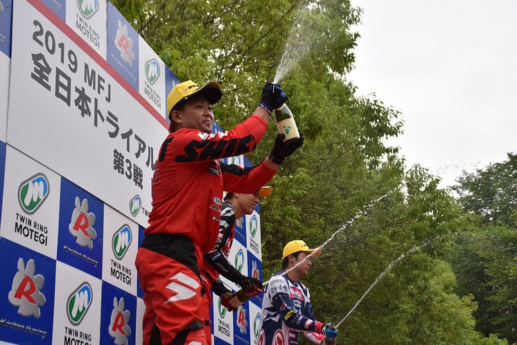 2019062408_006xx_JTR_Rd3_野崎選手_4000