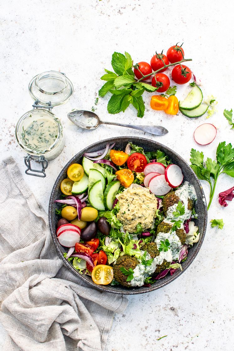 Spinach Falafel Salad - Less Meat More Plants © Annabelle Randles