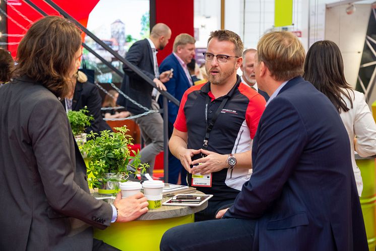 IMEX 2019: Mike Söldner (Porsche Werk Leipzig) im Gespräch mit Fachbesuchern