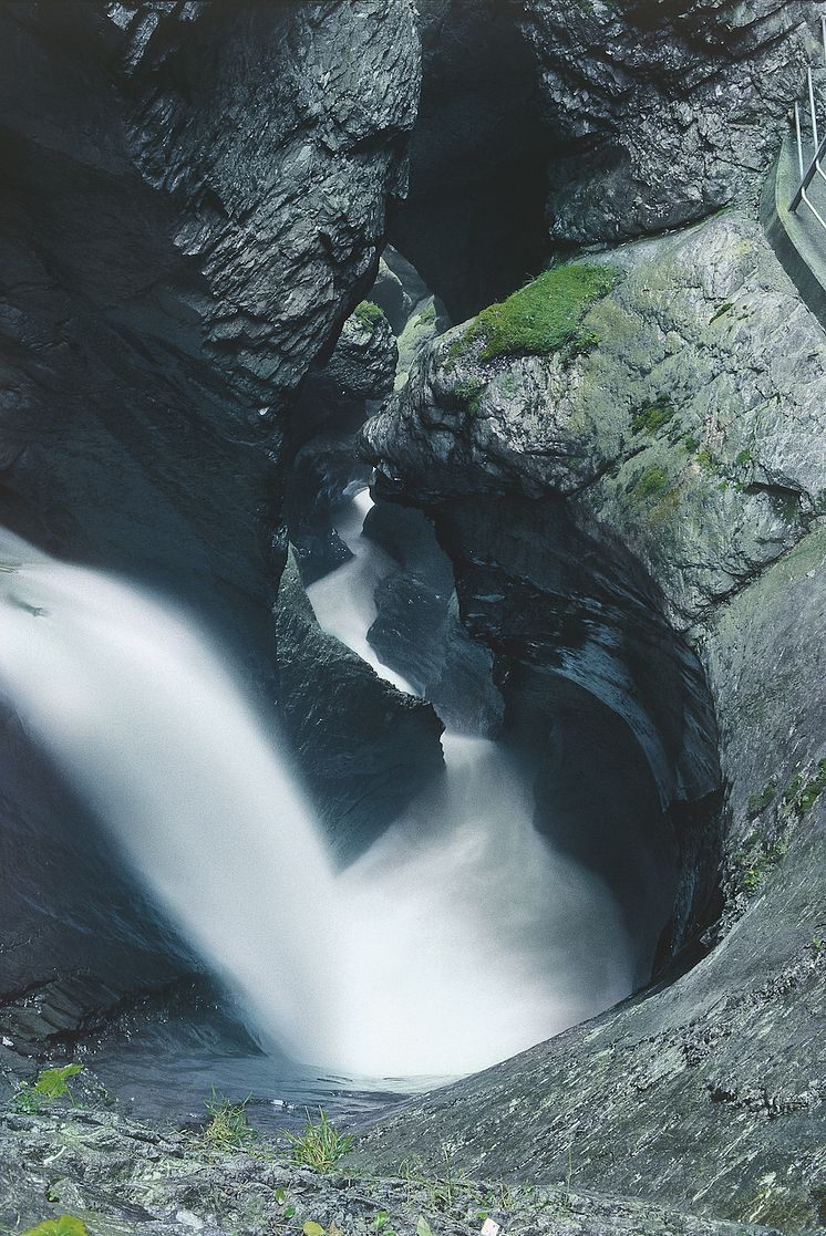 Trümmelbachfälle – die größten unterirdischen Wasserfälle Europas (Bern)