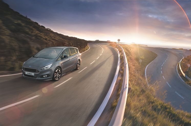 Ford S-MAX ST-Line Stealth Edition