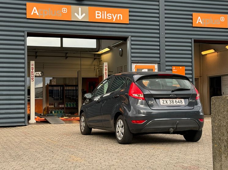 Applus+ Bilsyn gammel bil dumper til syn 08.jpg