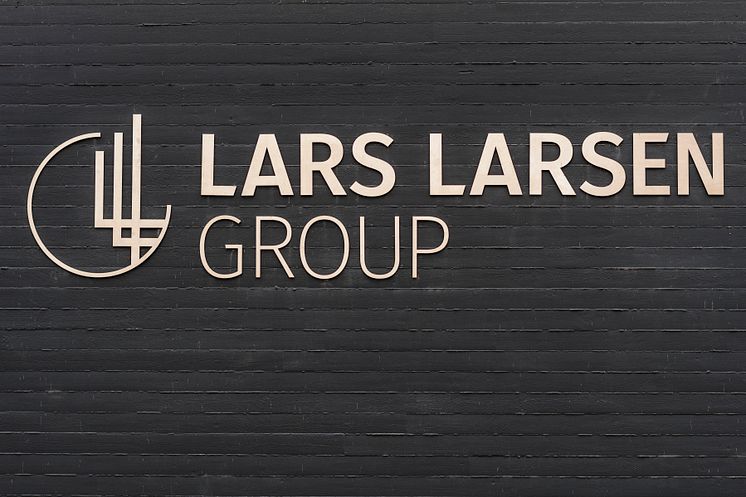 Lars Larsen Group logo exterior