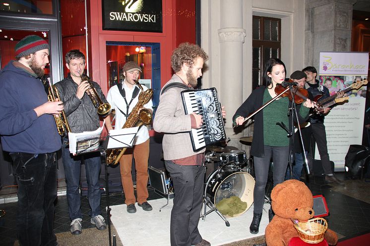 Großer Erfolg: Bärenherz-Weihnachtsbasar 2015