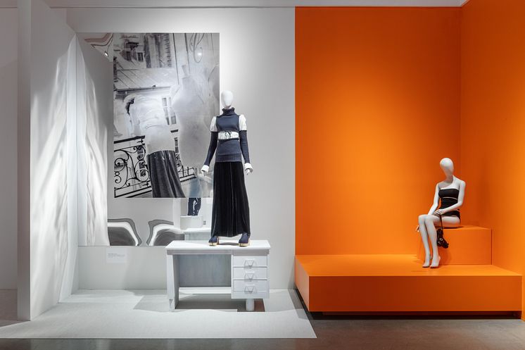 Installationsbild från utställningen Margiela, åren med Hermès