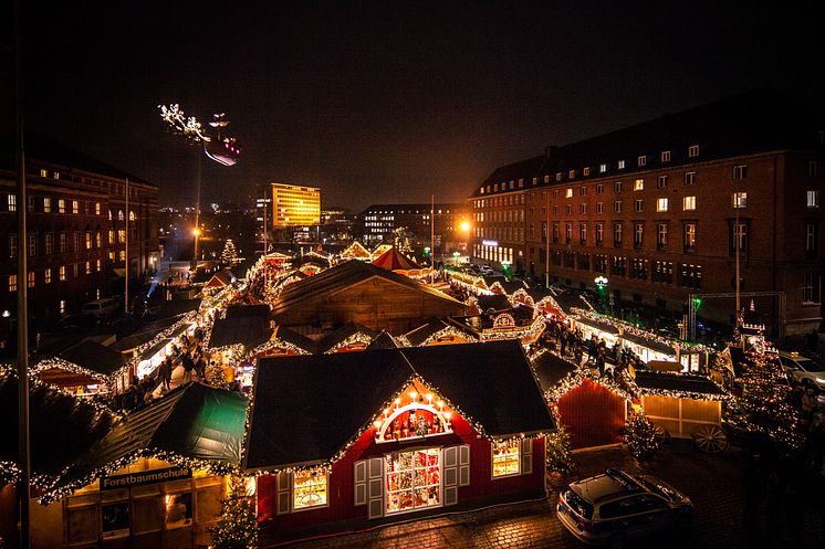 Kieler_Weihnachtsmaerkte_Rathausplatz.jpg