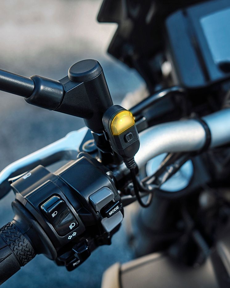 Zumo R1 Radar, handlebar.jpg