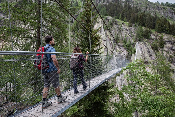 Hangebrucke-Aspi-Titter-Sommer ©aletscharena.ch_Fotograf Pascal-Gertschen