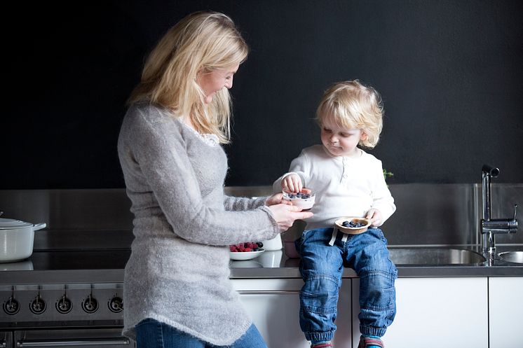 Mor, barn og Safari yoghurt