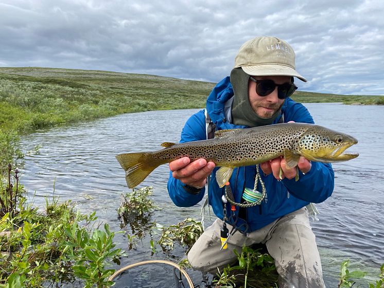 Fritidsfiskare med öring