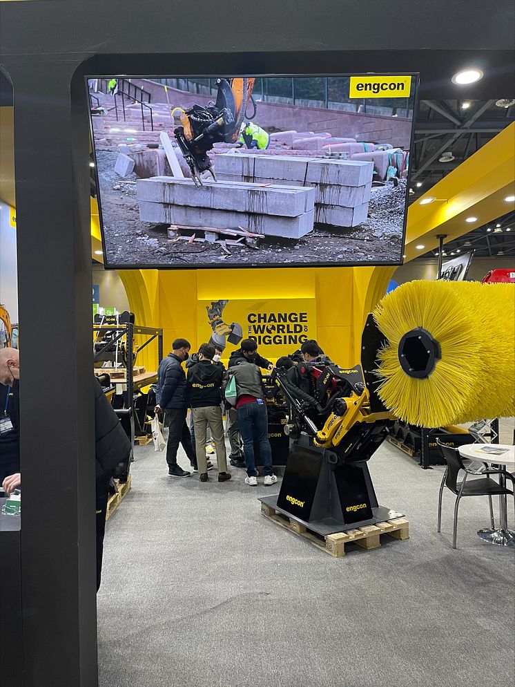 engcon Korea_Baumaschinenmesse_1.jpeg