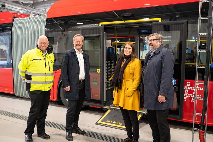 Åpning stubberud, inne foran buss