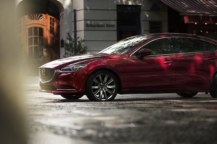 2018_Mazda6_Sedan_exteriör