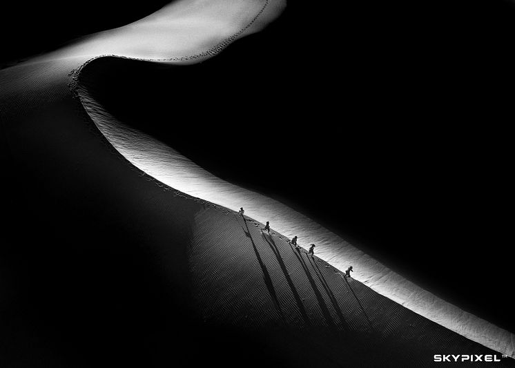 2018 SkyPixel Contest-Photo Group-First Prize-Sport-Running through the sand dunes