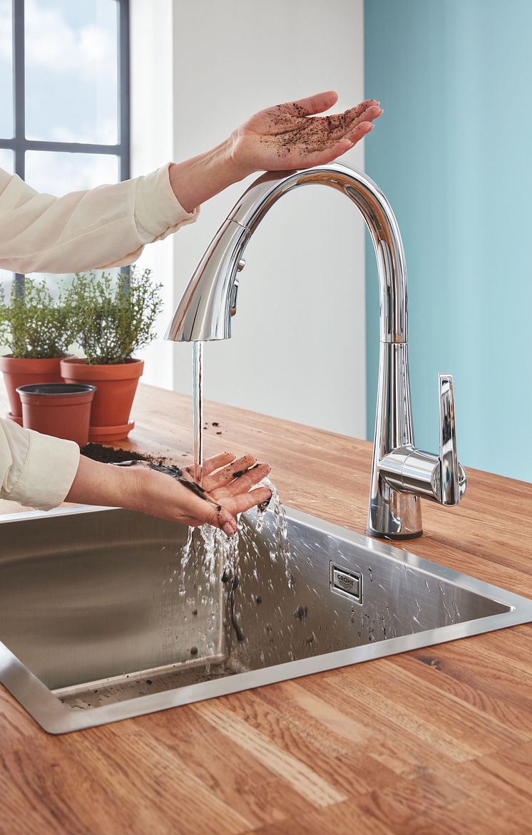 GROHE Zedra Touch Electronic Single-lever sink mixer_Chrome_Mood