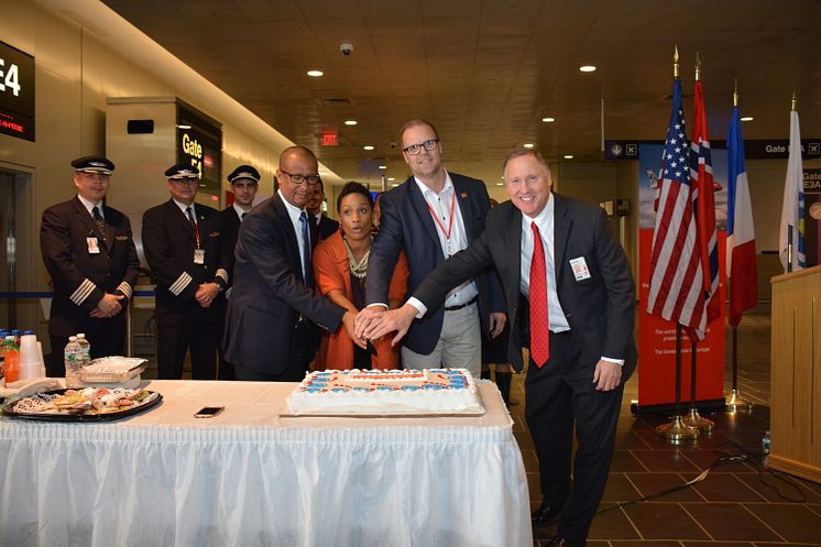 Salgsdirektør Lars Sande sammen med Thierry Gargar (Guadeloupe Islands Turism), Sandra Venite (US Director of Guadeloupe) og Todd Smith (Director of Airport Operations),