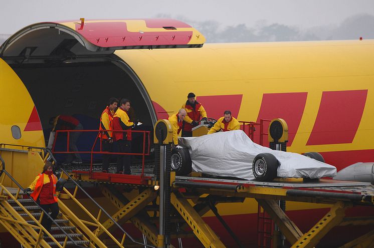Formula 1® racer lastes på DHL fly