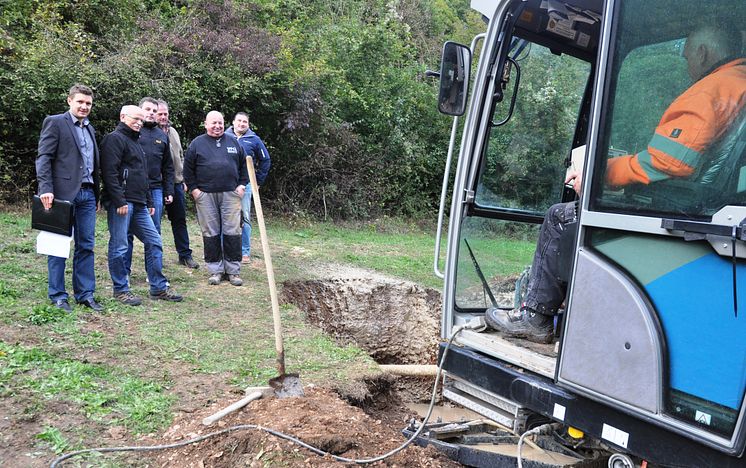 Unscheinbar, aber tief: Bei Beilngries wird ein 220 Meter langes Loch für eine Mittelspannungsleitung in den Fels gebohrt.