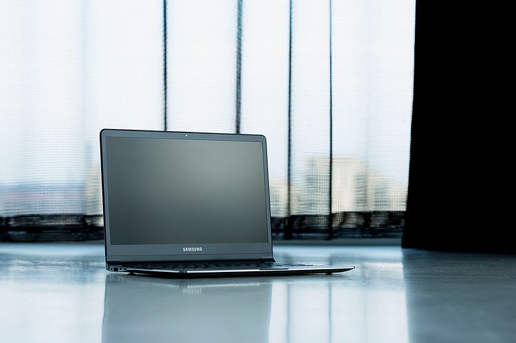 Samsung 9-series laptop_05