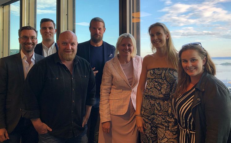 Dette er juryen for netthandelsprisene. Fra venstre Alexander Haneng, Jens Rygg, Ole Petter Nyhaug, Johan Holgersson, Bente Sollid Storehaug, Marte Klouman og Ingvild Moen.