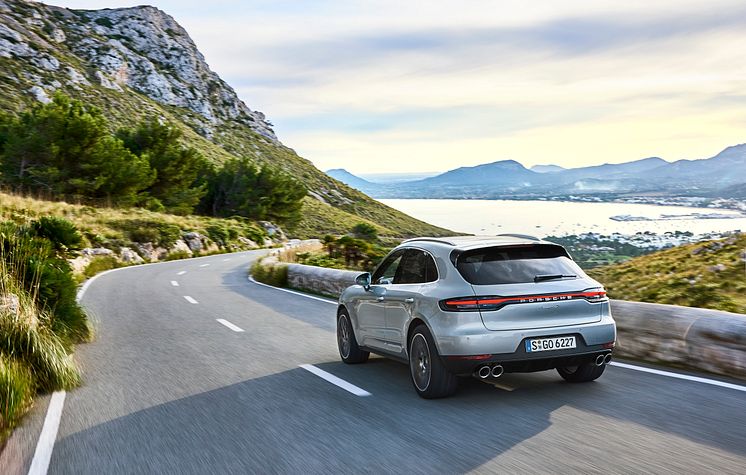 7_Porsche Macan S