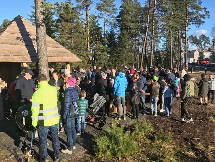 Succé vid invigning av naturlekplatsen Myternas skog