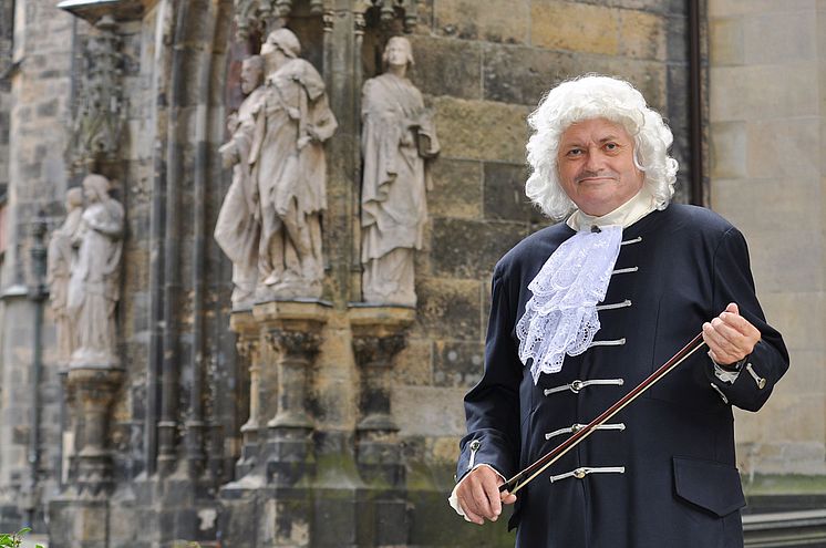 Thomas Zemmrich als Bach vor der Thomaskirche