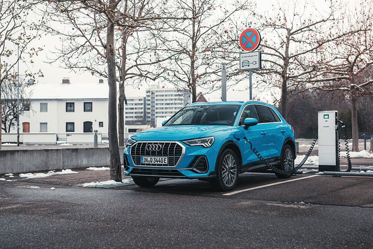 Audi Q3 TFSI e (Turboblå)