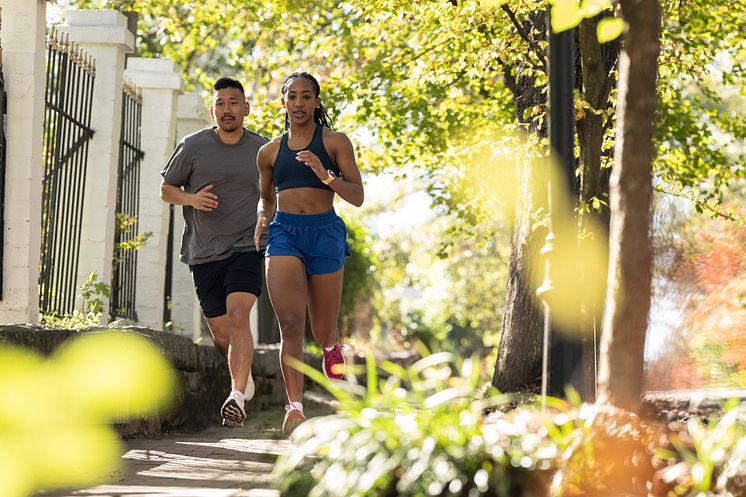 Garmin Forerunner 570_Hero_2.jpg