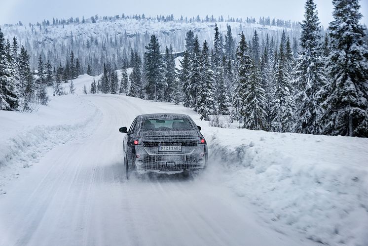 Helt nye BMW i5 Sedan på kamuflerte tester