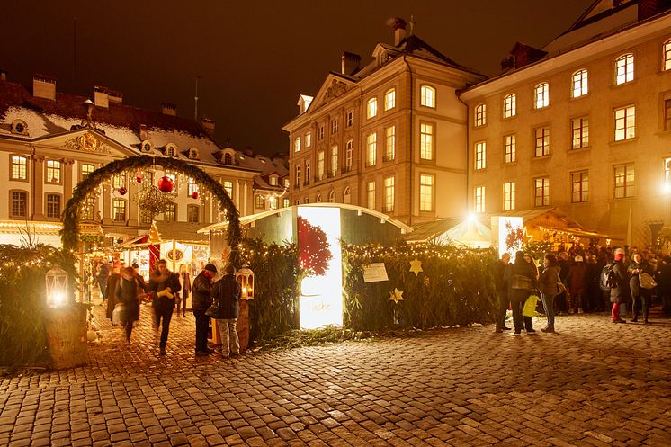 Berner Weihnachtsmarkt Auf Dem Muensterplatz 