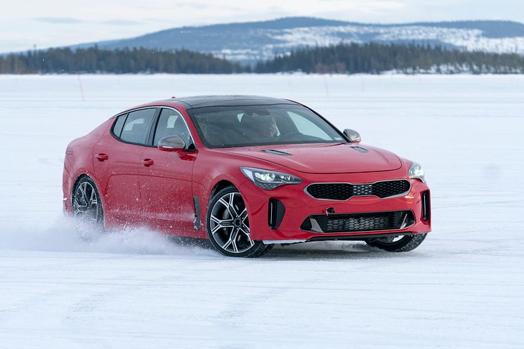 Kia Stinger vintertestas i Arjeplog