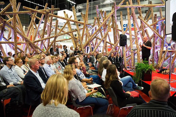 Woodstock Installation, den unika seminarie- miljön på Trä & Teknik, är uppbyggd av 300 stockar.