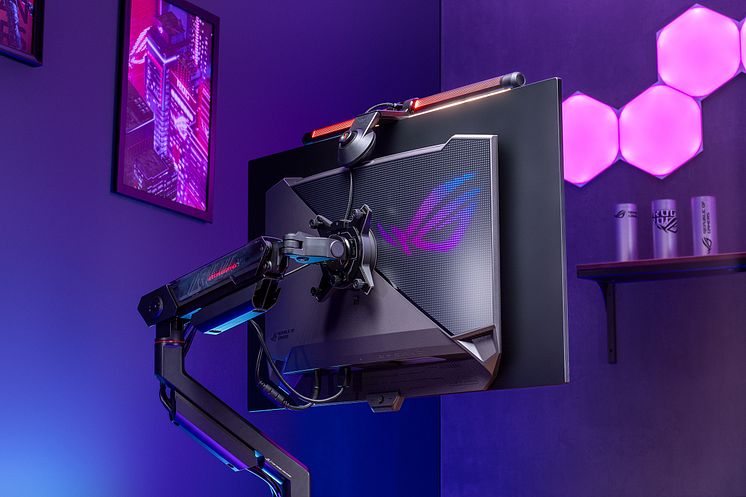 ROG Ergo Monitor Arm, ROG Aura Light Bar _ Scenario