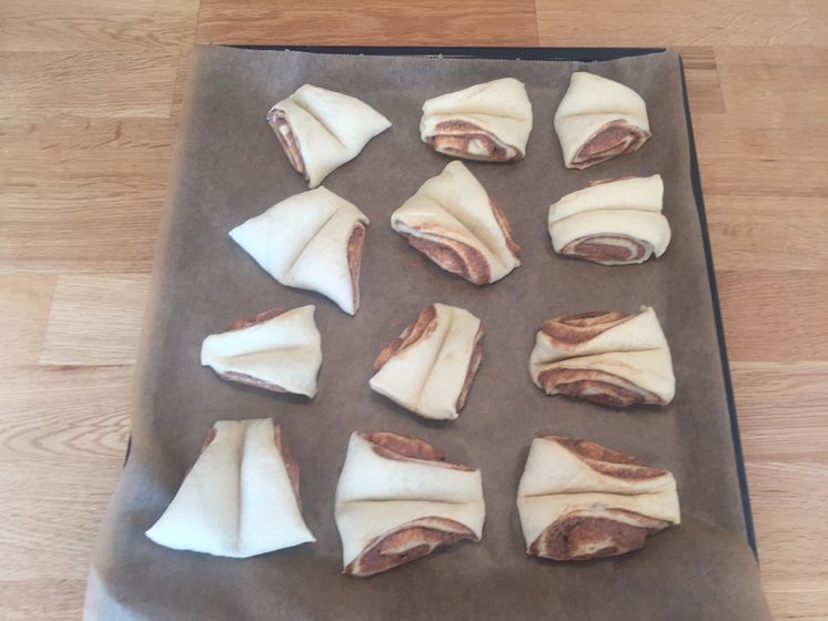 Franzbrötchen på bageplade