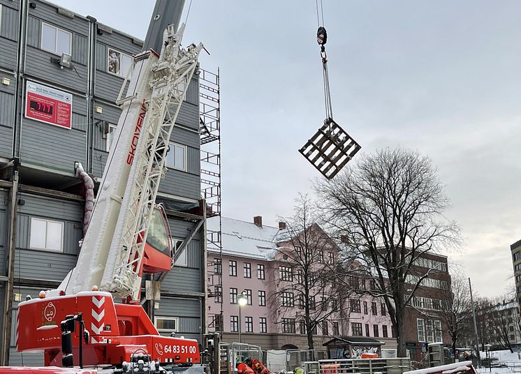 IMG_1937 Totalt kran løfter mot byggeplass 2