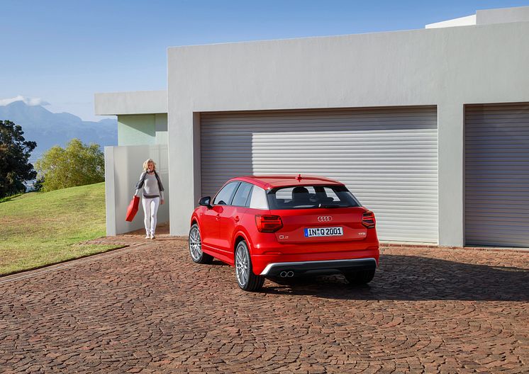 Audi Q2 (Tango Red)