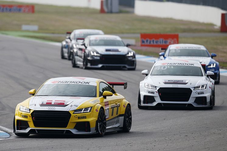 Nicolaj Møller Madsen i den gule Audi TT #17 ved Audi Sport TT Cup premieren på Hockenheim