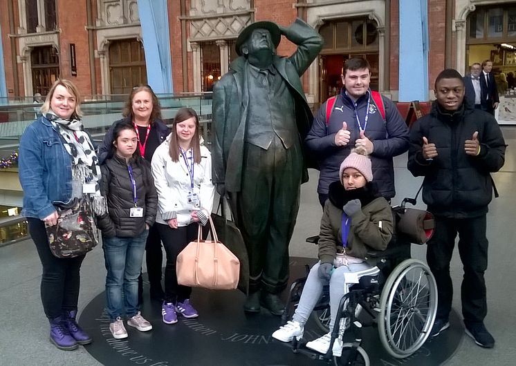 181114 Bedford college Try A Train - group at St Pancras