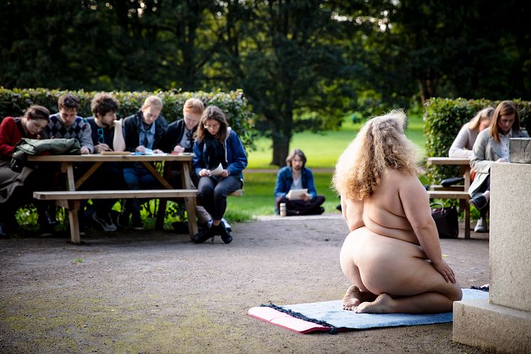 Prøv deg på krokitegning i Vigelandsparken med Naturistene