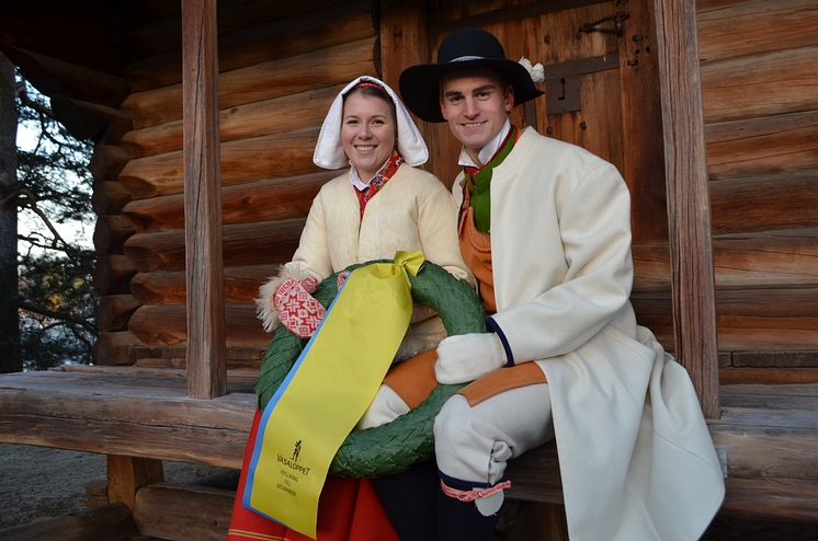 Kransmasen Victor och kranskullan Viktoria tar emot segrarna i TjejVasan och Vasaloppet 2015!