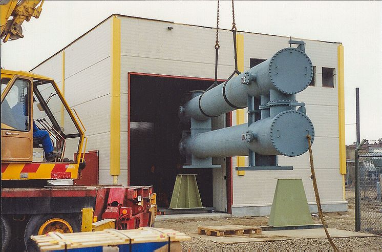 Tube heat exchangers are lifted into the cooling production plant.