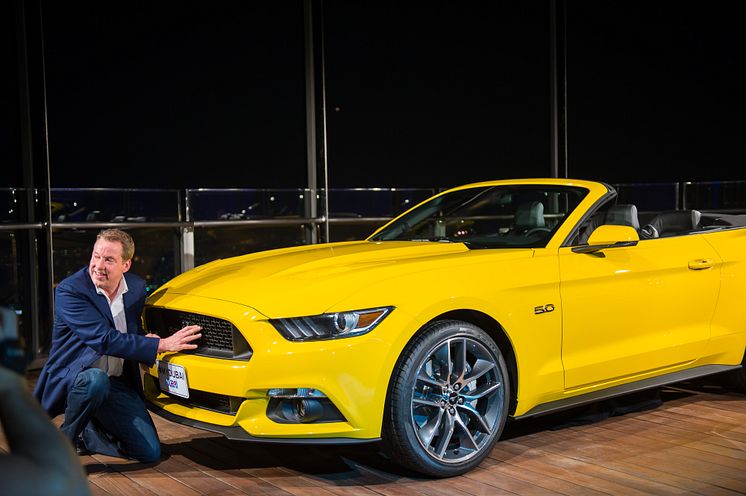 Ford viste muskler ved å plassere Mustang  på toppen av verdens høyeste bygning Burj Khalifa i Dubai